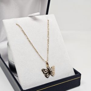 Cadena Cartier mas colgante Mariposa, Oro 18 Kilates